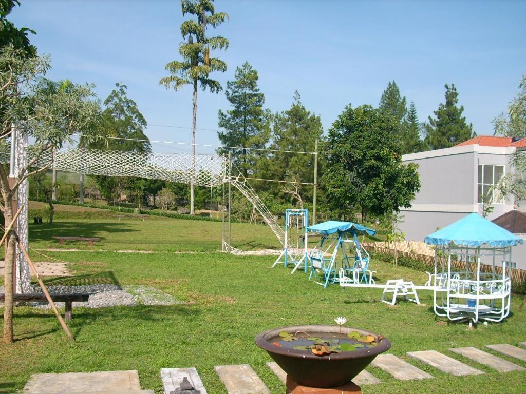 Villa Bukit Pinus Bogor Exterior foto